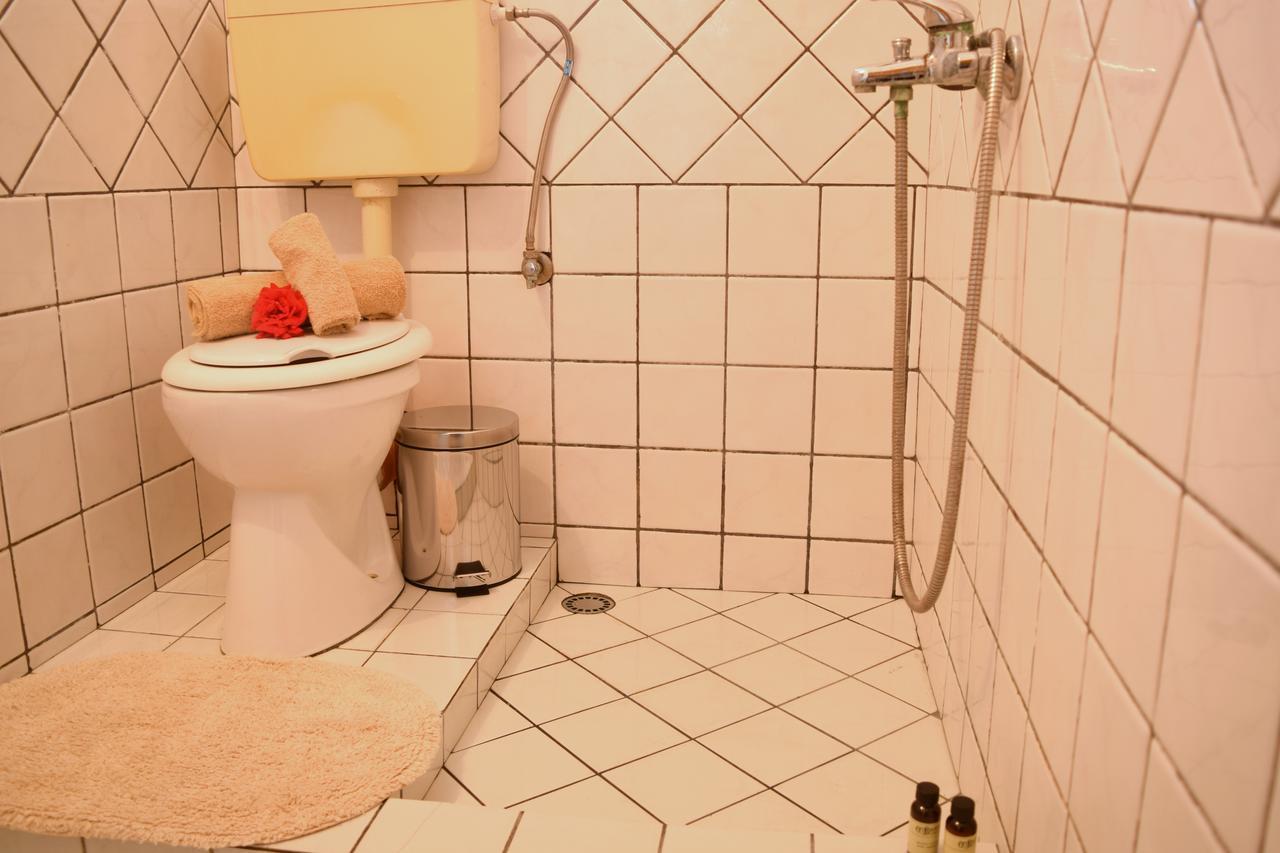 La Casa di Nonna Lejlighed Qeparo Eksteriør billede