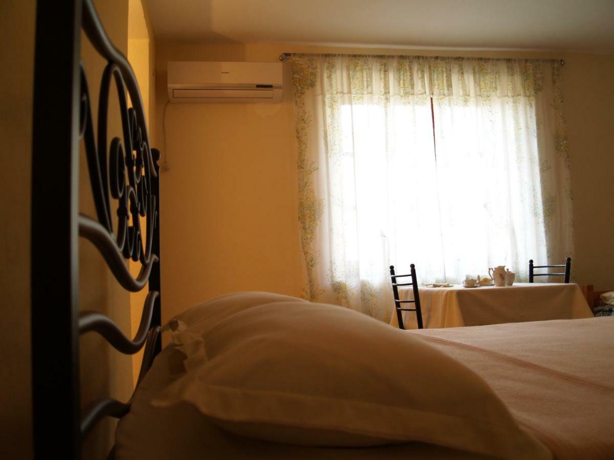 La Casa di Nonna Lejlighed Qeparo Eksteriør billede