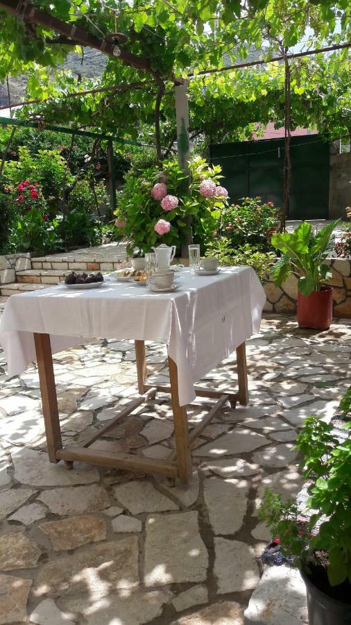 La Casa di Nonna Lejlighed Qeparo Eksteriør billede